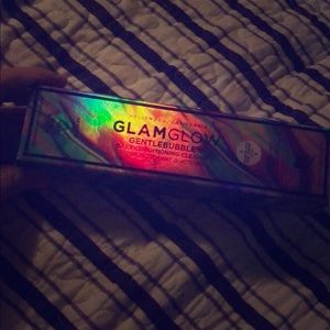 GLAMGLOW moisturizing cleanser!!
